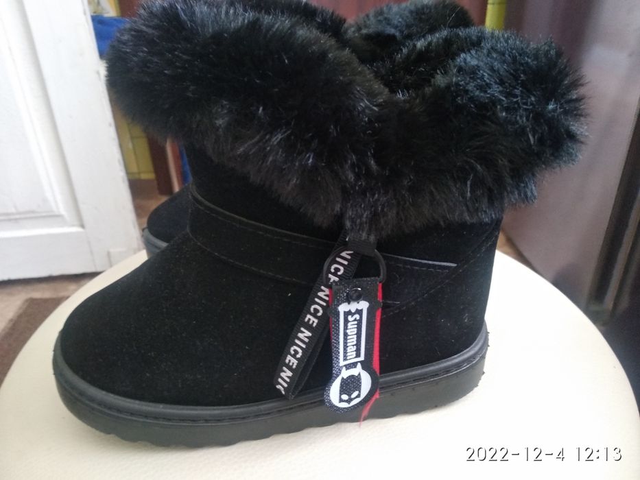 Продам угги на девочку