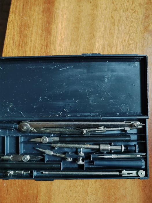 Набір для креслення (готовальня).