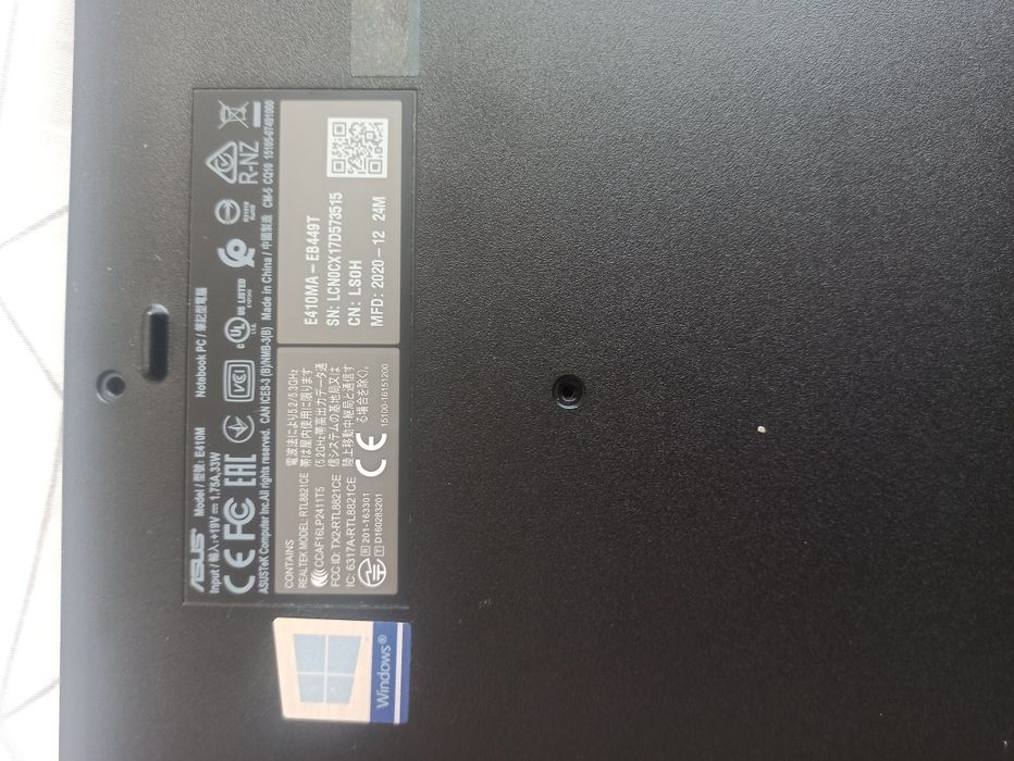 Laptop ASUS E410M mało używany