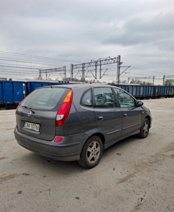Nissan Almera Tino