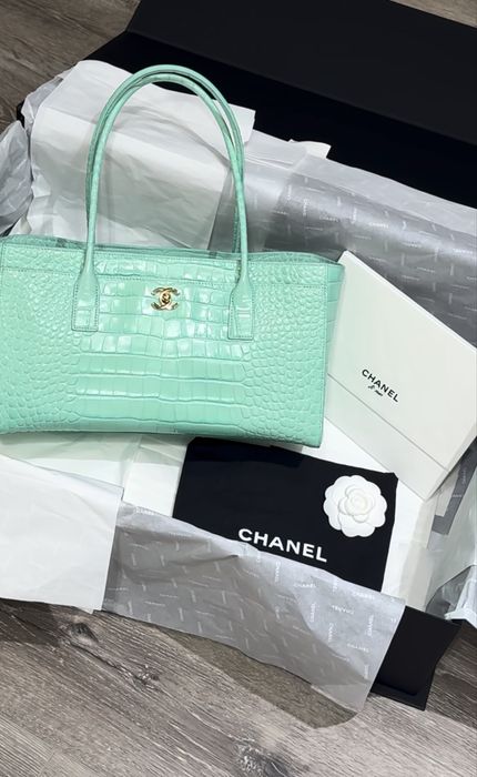 Chanel C26 shopper tiffany blue croque CC