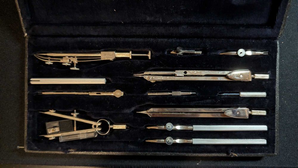 Estojo de Compassos Vintage KIN 628a – Made in Czechoslovakia