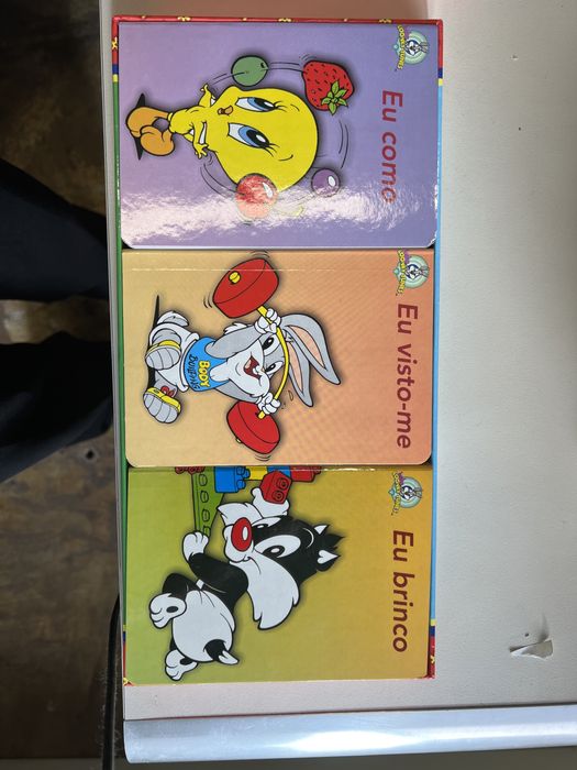 Livros Loney Tunes bebé