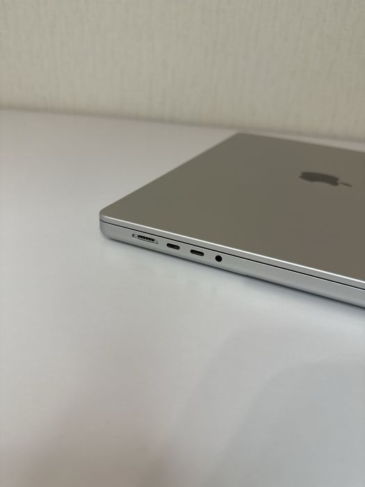 MacBook Pro 16ʼʼ Silver M1 Pro 2021