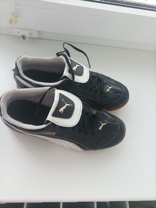 Кросівки,фудзалки