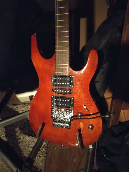 Guitarra elétrica Logan, com ponte estilo Floyd Rose