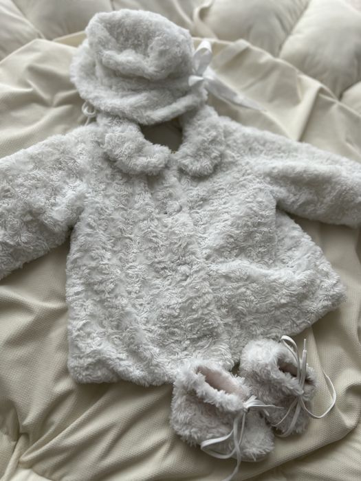 Komplet na Chrzest - plaszczyk / futerko, buciki, kapelusz r.80