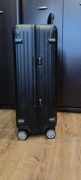 Markowa walizka firmy Rimowa