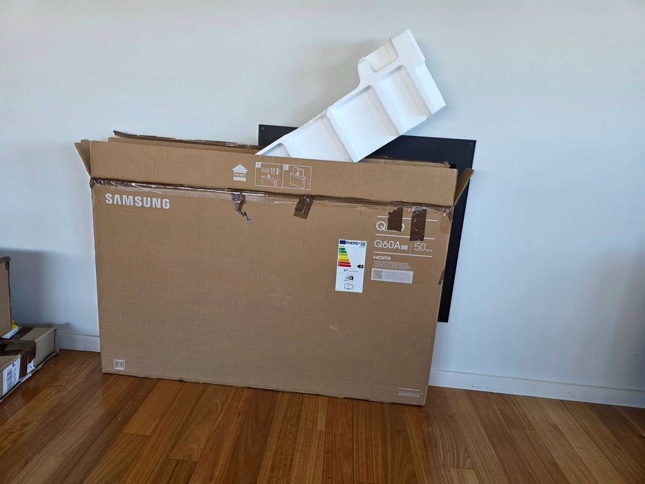 TV SAMSUNG Q60A Smart 4K QLED 2021 (com avaria)