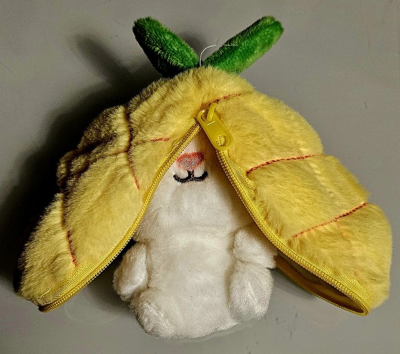 Nowy pluszowy brelok królik zamknięty w żółtej marchewce, 15 cm

Fanta