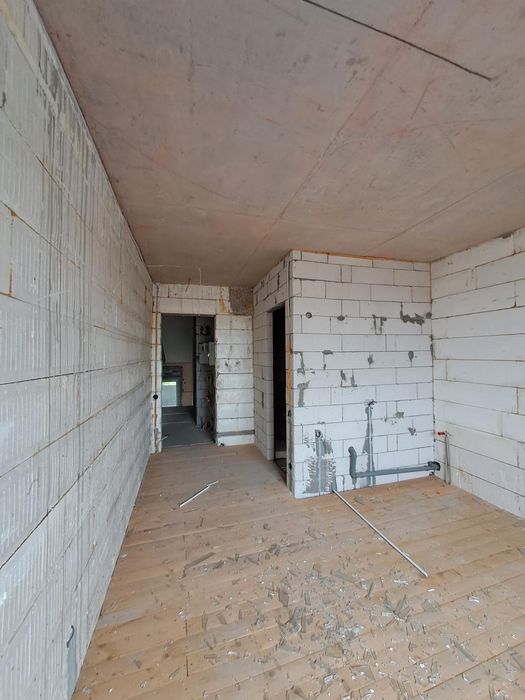 Продам приміщення на 14 квартир + гараж, поруч з метро "Берестейська"