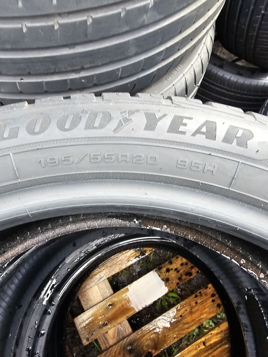 2 x 195/50R20 95H Goodyear Ultra Grip Performance