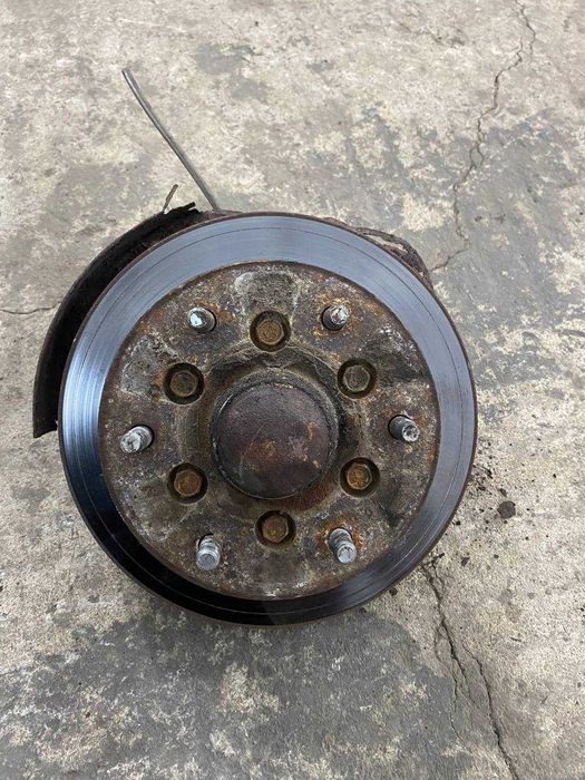 Цапфа, поворотный кулак Mitsubishi L200 Митсубиси Л200 ІІІ 1996-2006