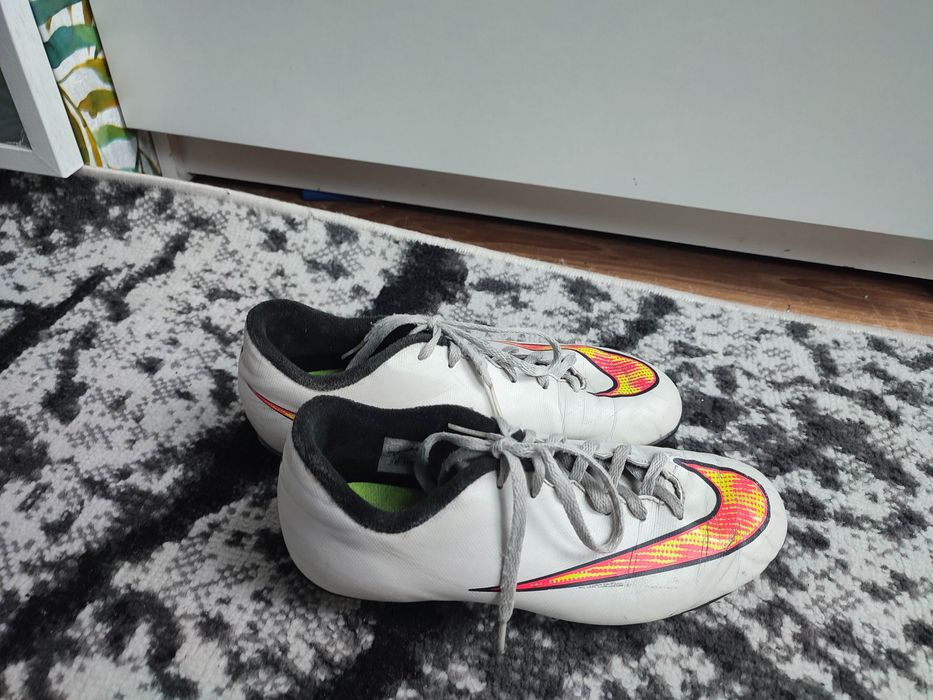 Buty korki Nike.