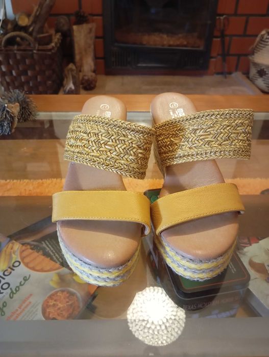 Sandálias com tacão SMF