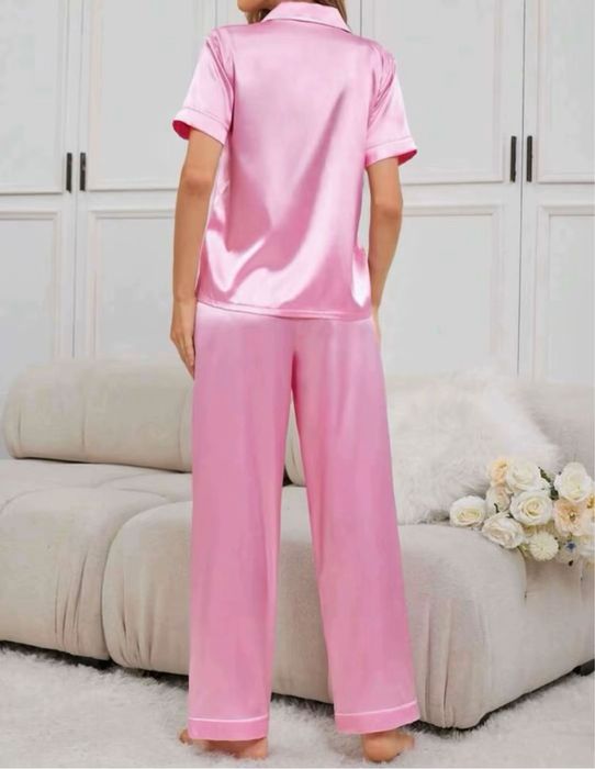 Pijama rosa de cetim, tam M da marca SHEIN