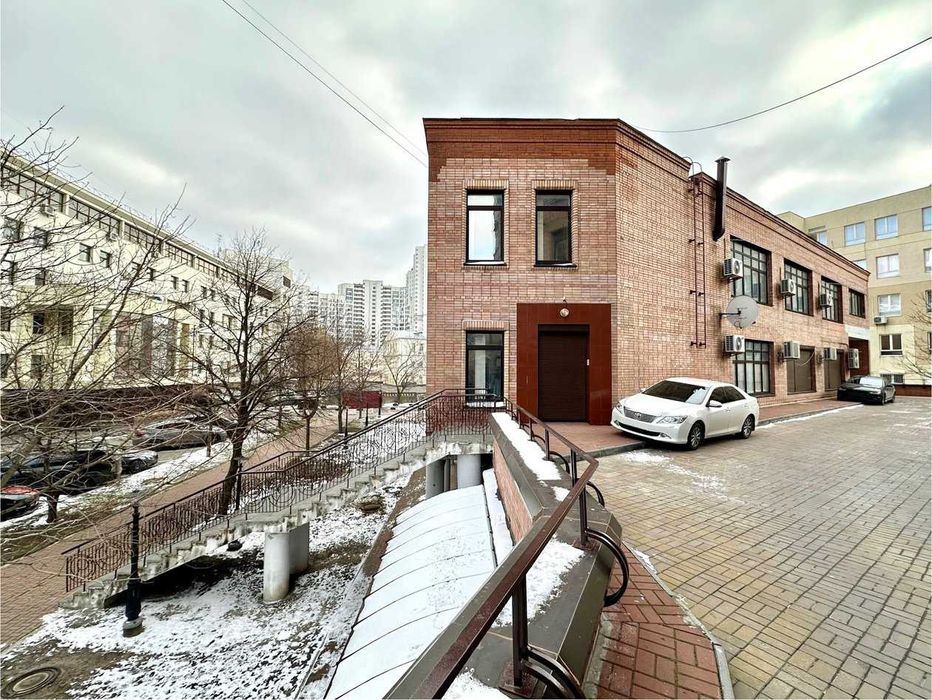 Без%! Продаж окремої будівлі з ремонтом на Печерську (1000 кв.м.)