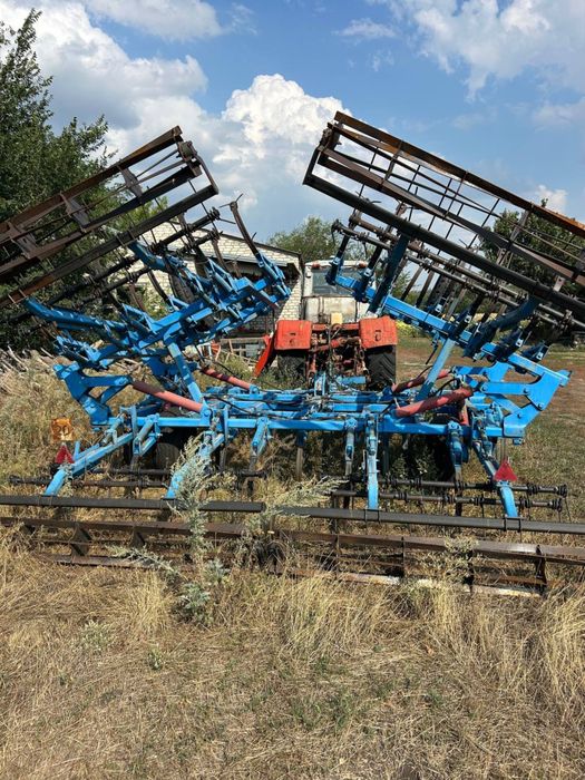 Культиватор Уманьферммаш 2017 року і Трактор Т-150, 1993 року