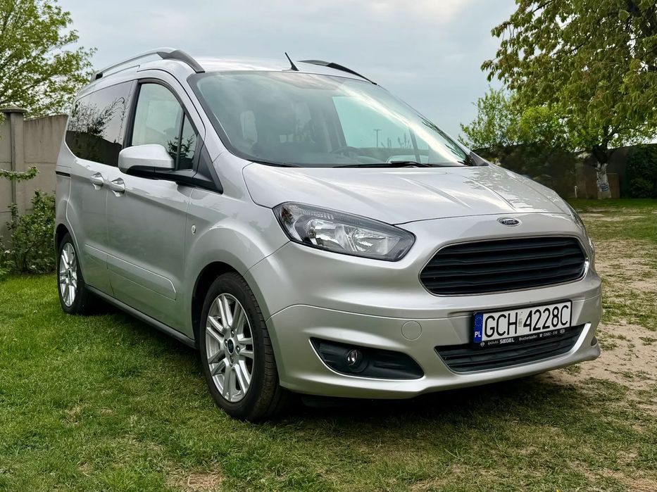 Ford Tourneo Courier najbogatsza wersja z kamerą cofania i niski przebieg