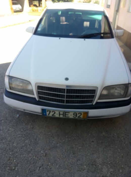 Vendo Mercedes 200 em bom estado de motor
