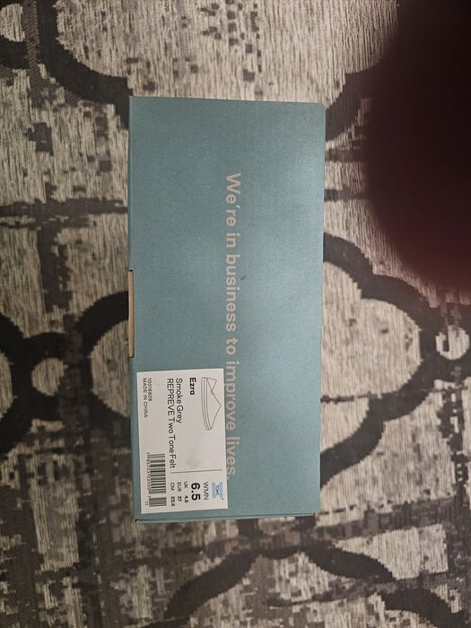 "Продаются новые тапочки Toms Ezra S