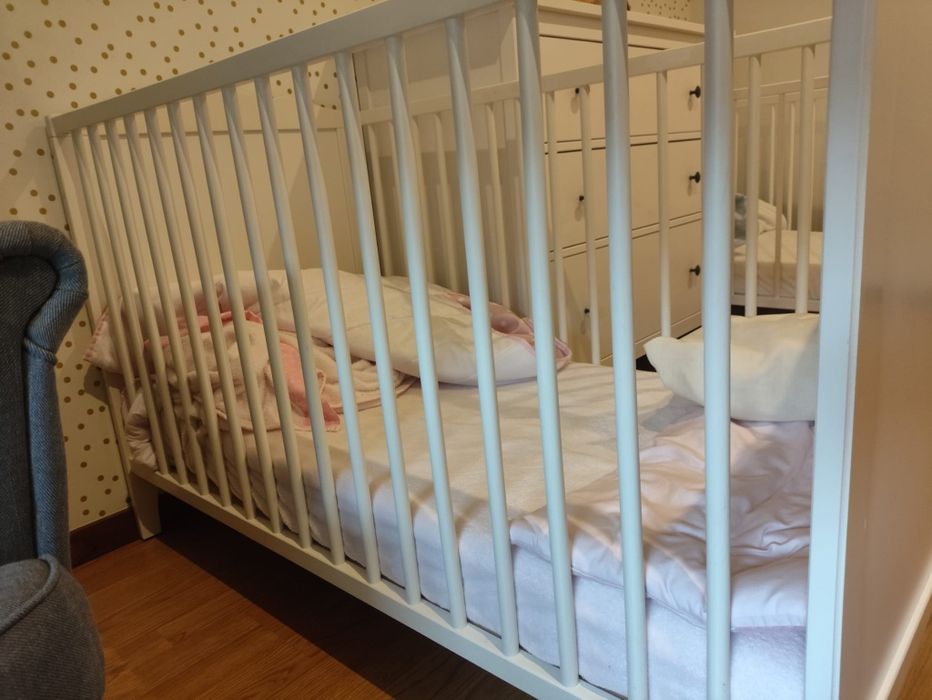Berços com estrado e colchão