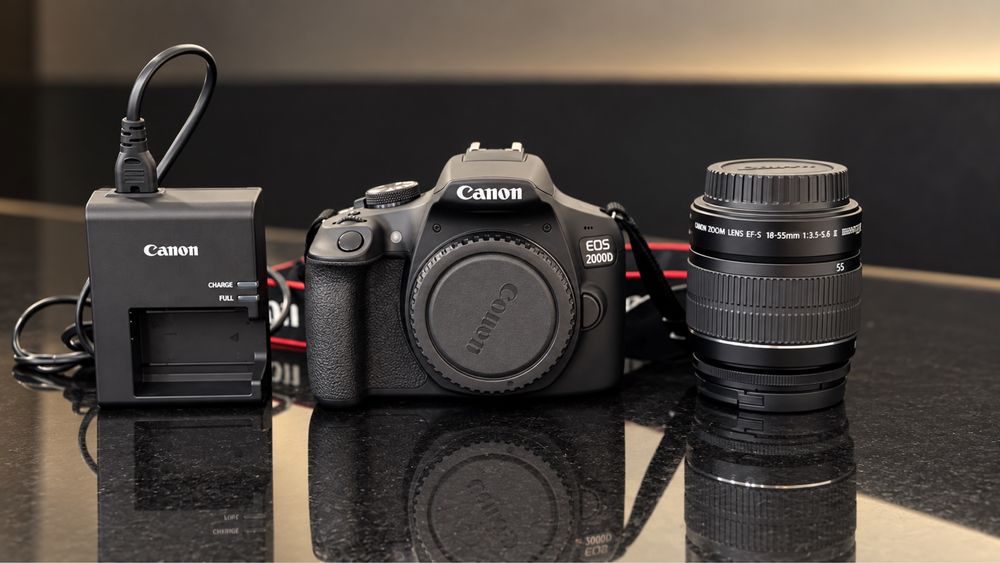 Canon EOS 2000D + Objetiva 18-55mm + Carregador