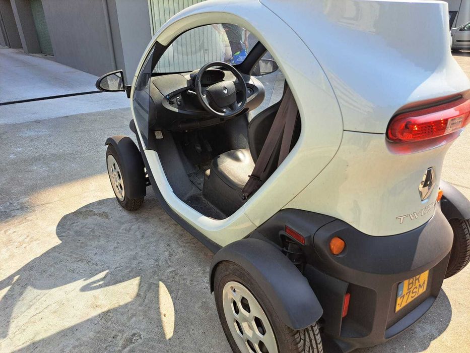 Carro eléctrico desportivo