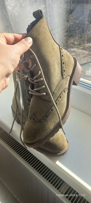 жіночі черевики у стилі броги