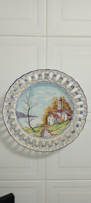 Pratos decorativos em cerâmica pintados à mão – estilo rústico