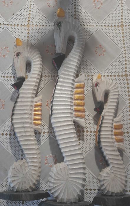 Conjunto 3 estatuas decoração madeira maciça.