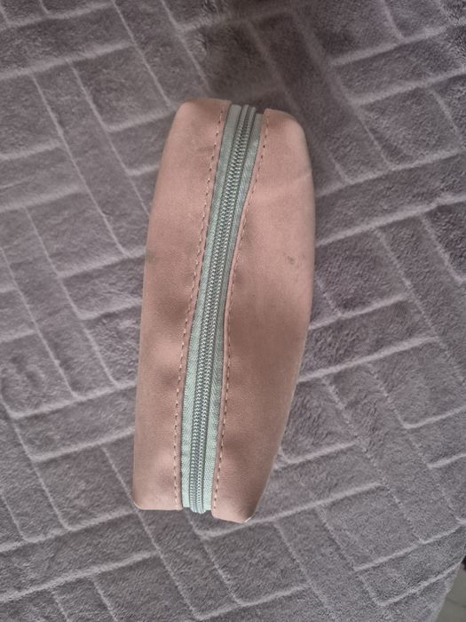 Różowa torba laptop