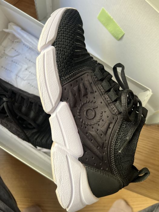 Кросівки жіночі Bugatti