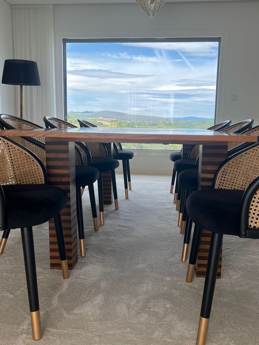 Mesa de jantar e aparador moderno