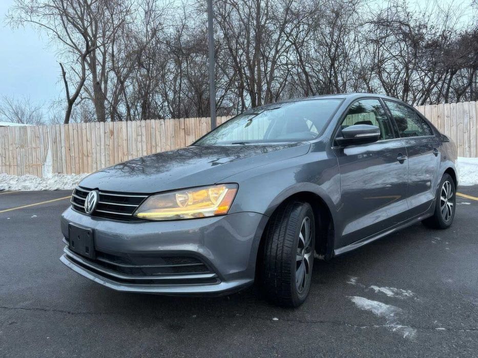 Volkswagen Jetta Sport      2016