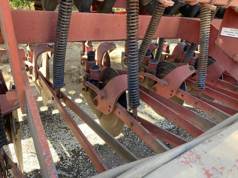 Продам сівалку зернову Massey Ferguson