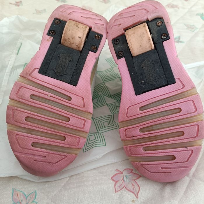 Tênis menina patins Skye