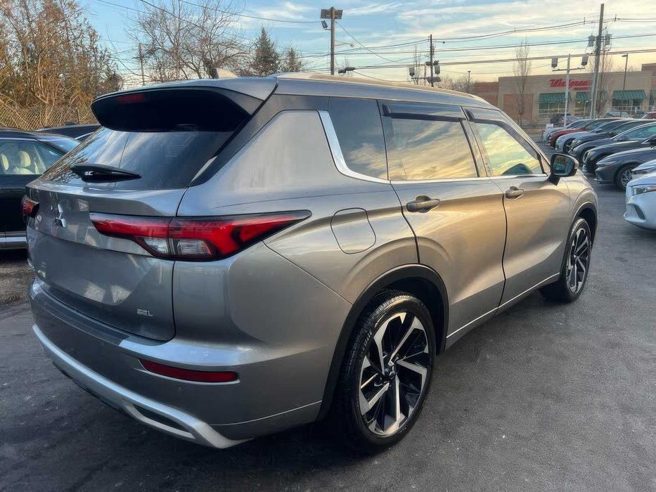 Mitsubishi outlander      2022