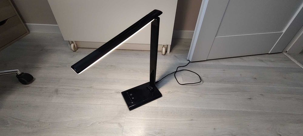 Lampka biurkowa czarna