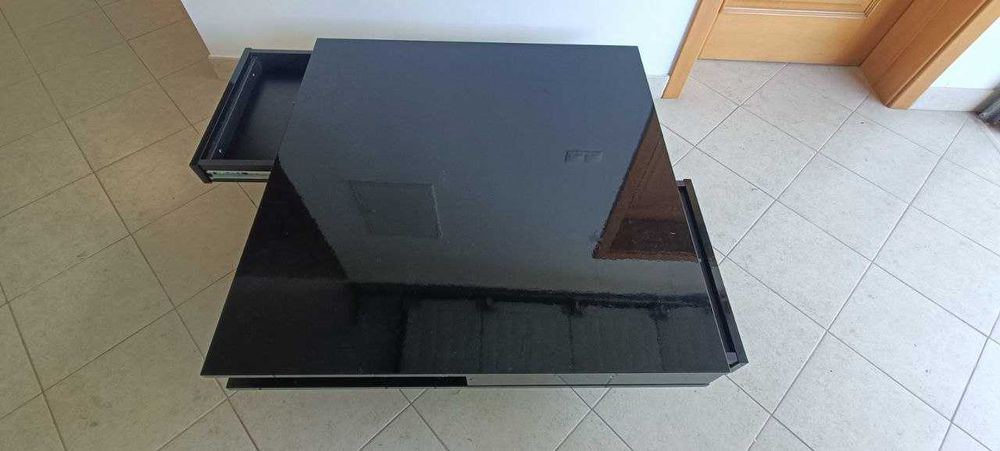 Mesa de centro preta 95x95cm