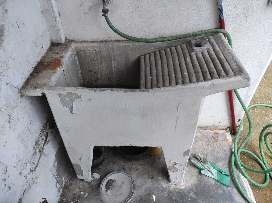 Tanque antigo de lavar roupa