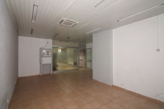 Vende-se / Arrenda-se  Loja, Povoa Santa Iria - Vila Franca de Xira