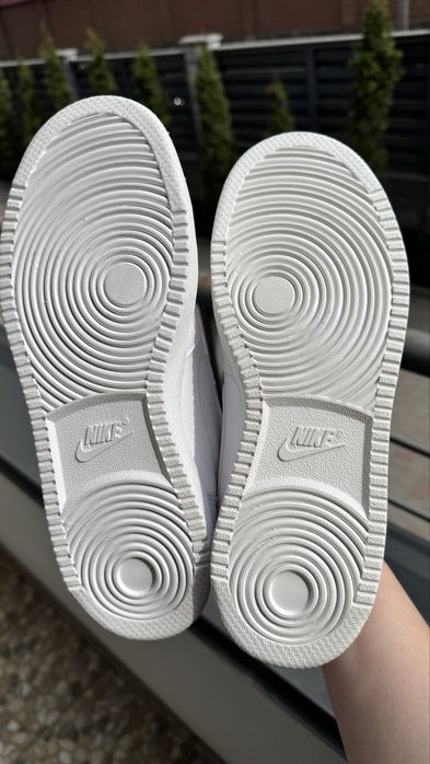 Nike кросівки. Оригінал! Нові. Натуральна шкіра. Розмір 40