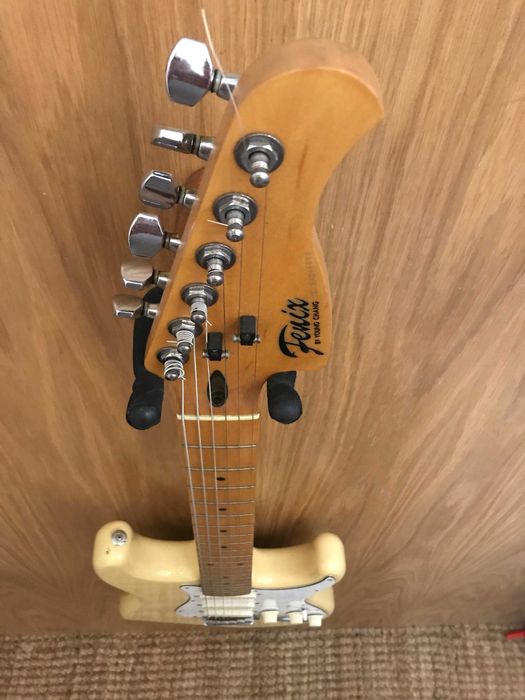 Fenix Stratocaster Guitarra Electrica - Vintage Radio Amarelo