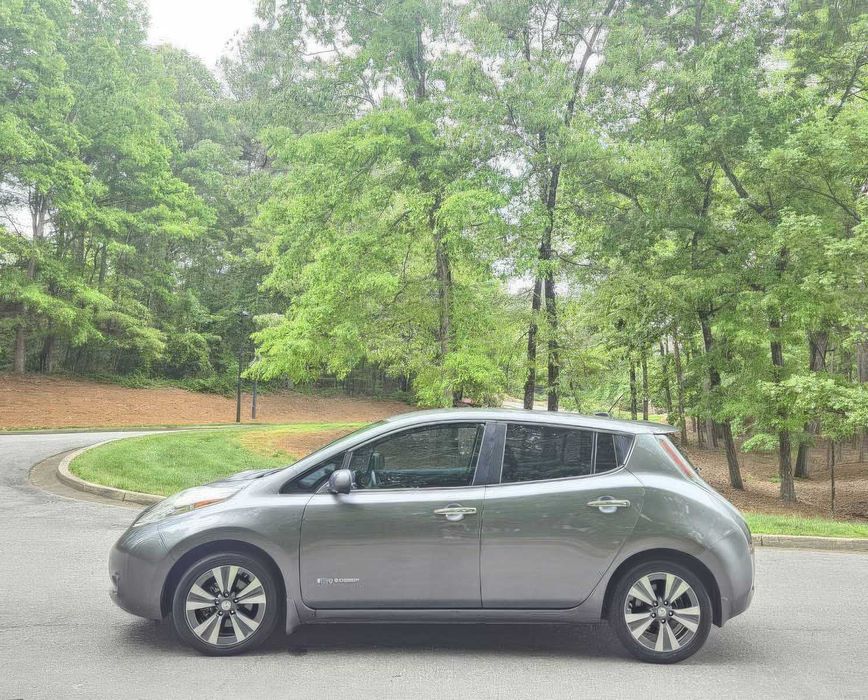 Nissan LEAF      2015