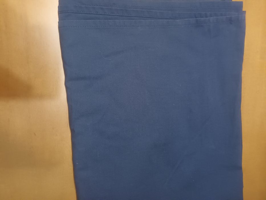 Lençol azul escuro cama de solteiro e fronha azul claro