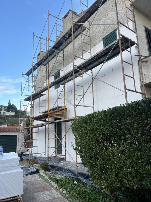 Fazemos capoto, pinturas  , barramento com rede e acabamento acrilico!