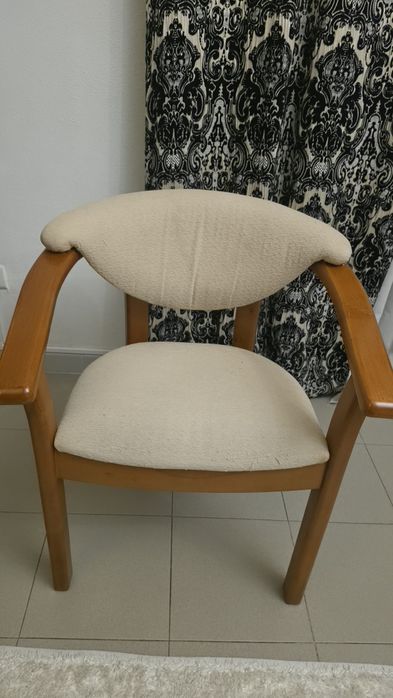 Mesa de centro e cadeira