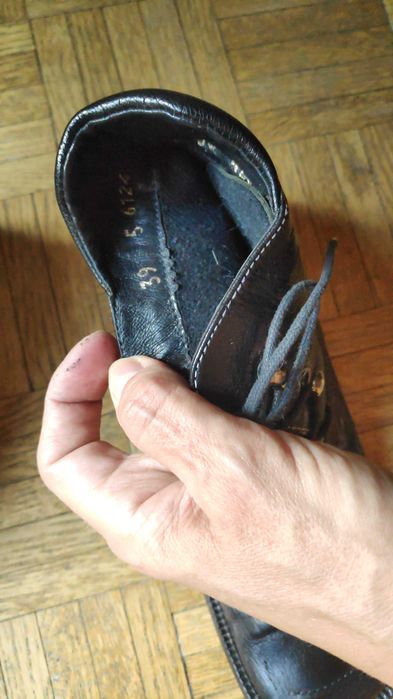 Czarne skórzane buty zimowe Gino Rossi, rozmiar 39