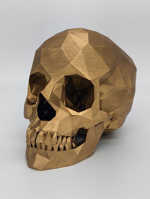 Crânio em Low Poly com Pintura Dourada